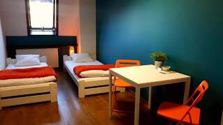 Хостелы Hello Hostel & Apartments Бельско-Бяла Двухместный номер с 2 отдельными кроватями и общей ванной комнатой-2